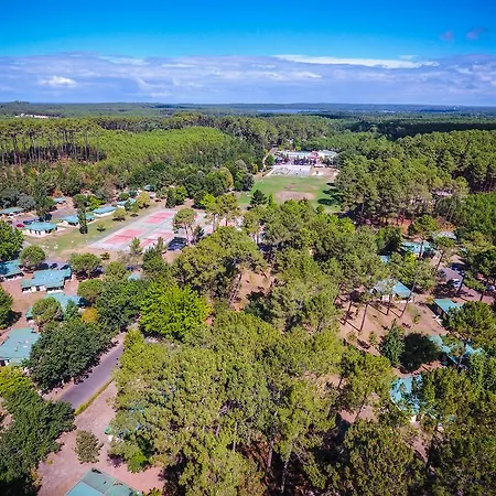 Prázdninový areál Village Les Genets *