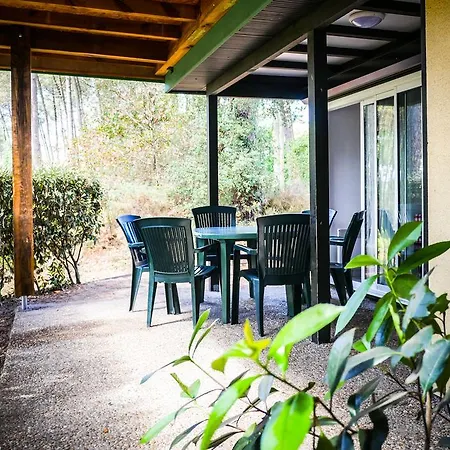 פארק נופש Village Les Genets Léon