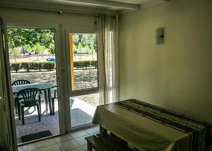 Village Les Genets * ليو